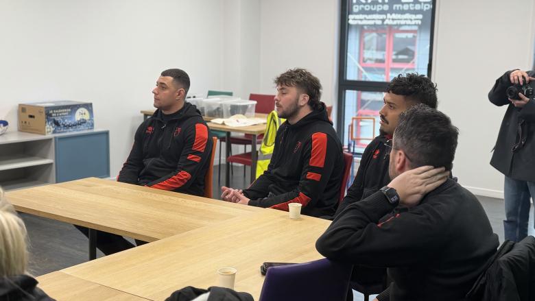 Échanges entre les équipes de KAPECI Acier et les joueurs d'Oyonnax Rugby sur la reconversion professionnelle