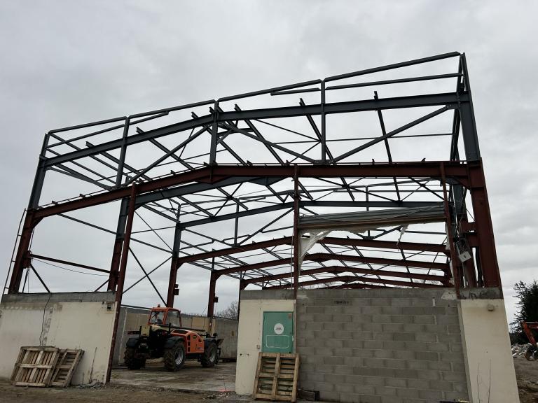 Dépose charpente métallique bâtiment existant