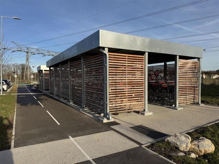 Installation racks vélos double niveau abris CERN