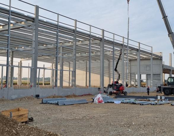Construction entrepôt logistique 17 000 m² aéroport Saint-Exupéry