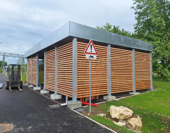 Structure acier abris vélos CERN intégration paysagère