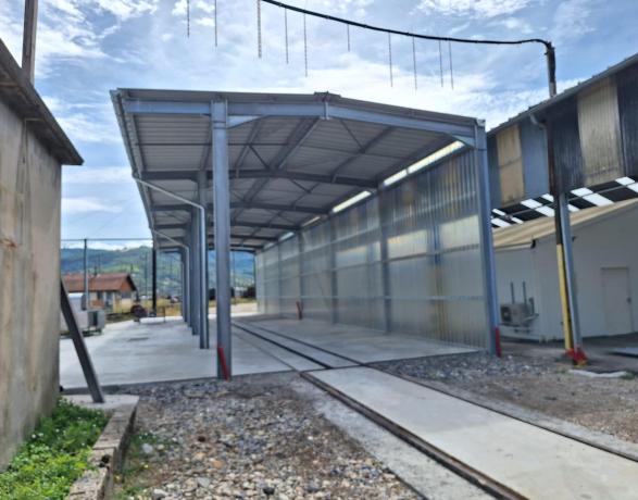 Construction tunnel lavage site ferroviaire actif