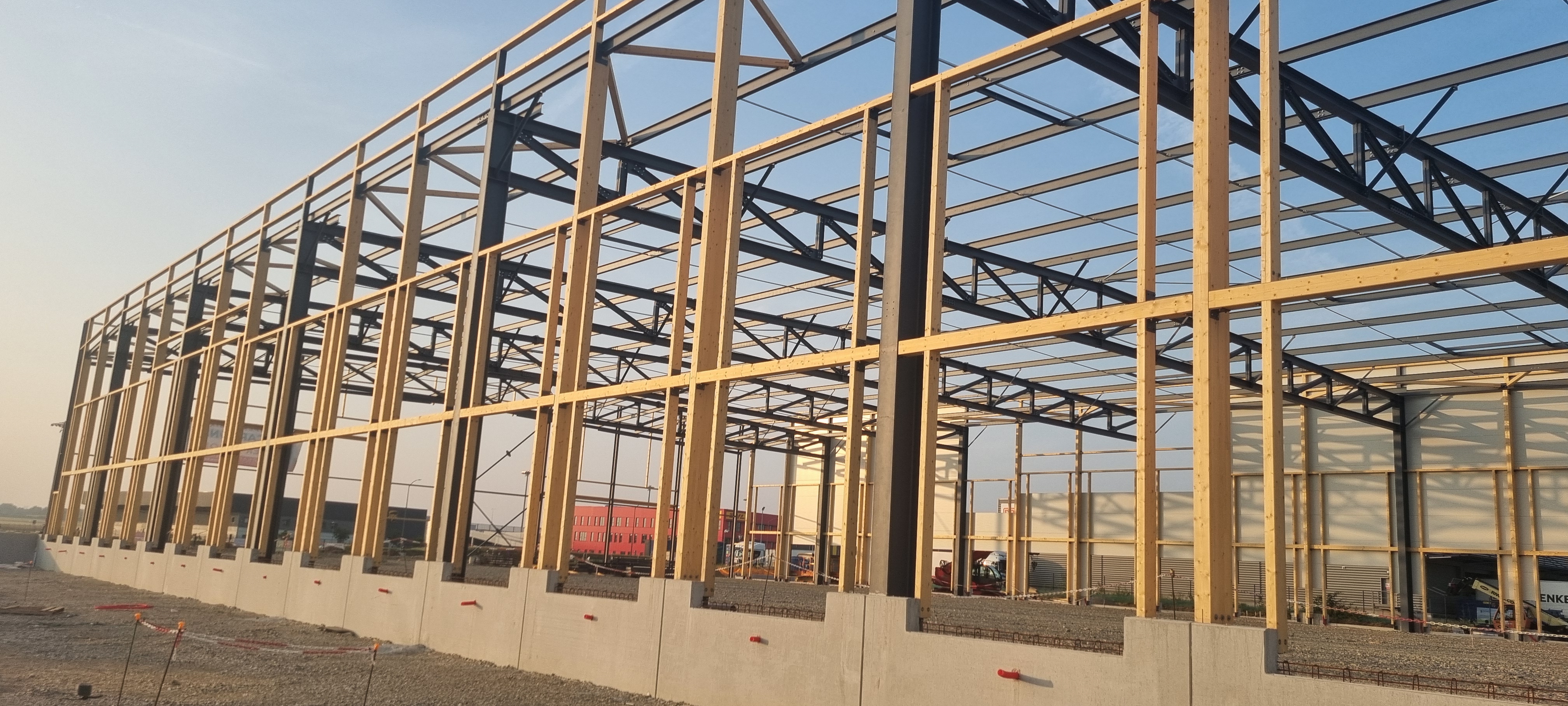 Chantier charpente mixte acier bois Lyon Saint-Exupéry